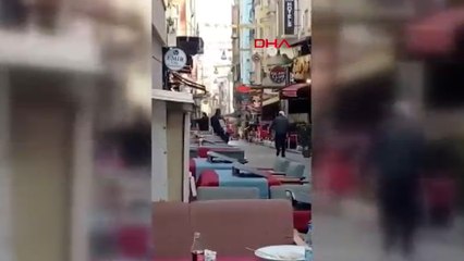 İstiklal Caddesi’nde esnaf arasında silahlı kavga kamerada