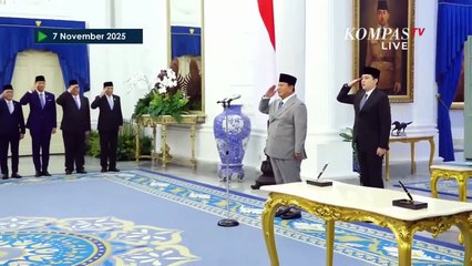 Kala Seskab Teddy Hormat ke Mahfud-Eks Kapolri Idham Azis usai Pelantikan Komite Reformasi Polri