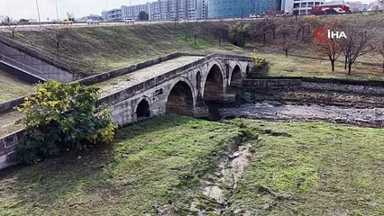 İstanbul'un yarım asırlık tarihi E-5'in yanında çukura terk edildi