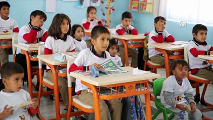  Diyarbakır’da çocuklar “yeşil vatan” için fidan dikti