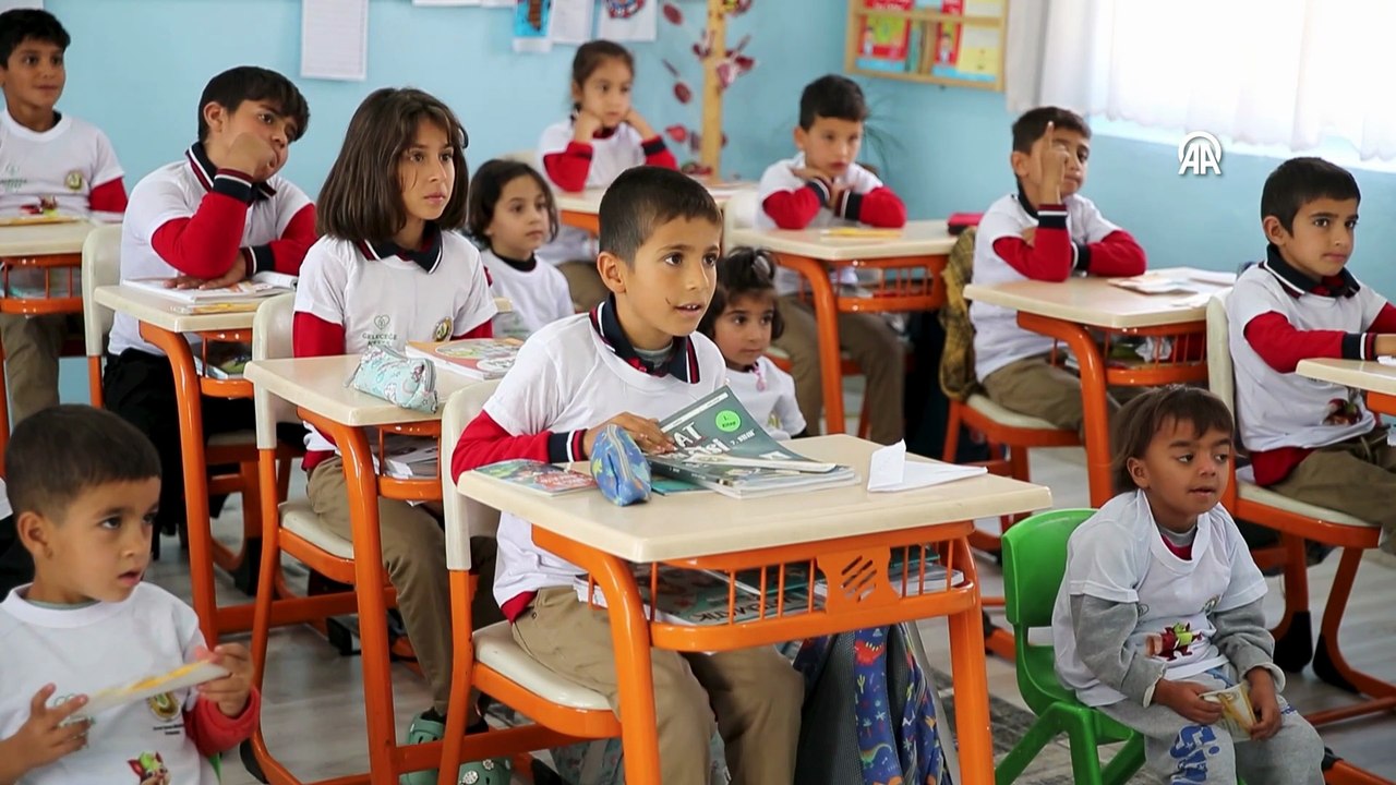  Diyarbakır’da çocuklar “yeşil vatan” için fidan dikti