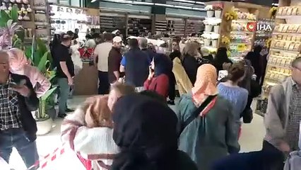 Yollara taşan indirim kuyruğu kamerada: Saatlerce beklediler...