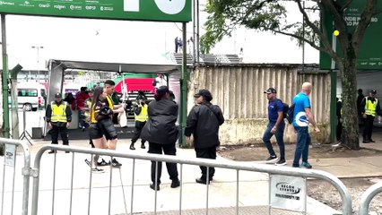 Mesmo sem fila, o movimento nos arredores do Autódromo continua
