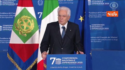 Mattarella "infrange il protocollo" e parla alla Conferenza sulle dipendenze