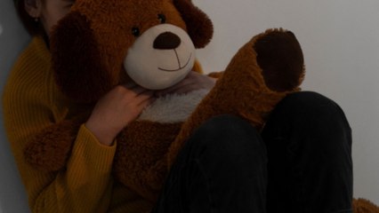 A la cárcel mujer señalada de abusar sexualmente a su hija de 6 años y filmar contenido en Cali