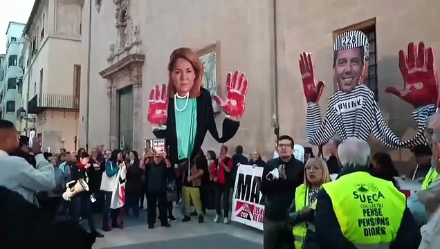 Protestas contra Mazón frente a Les Corts Valencianas