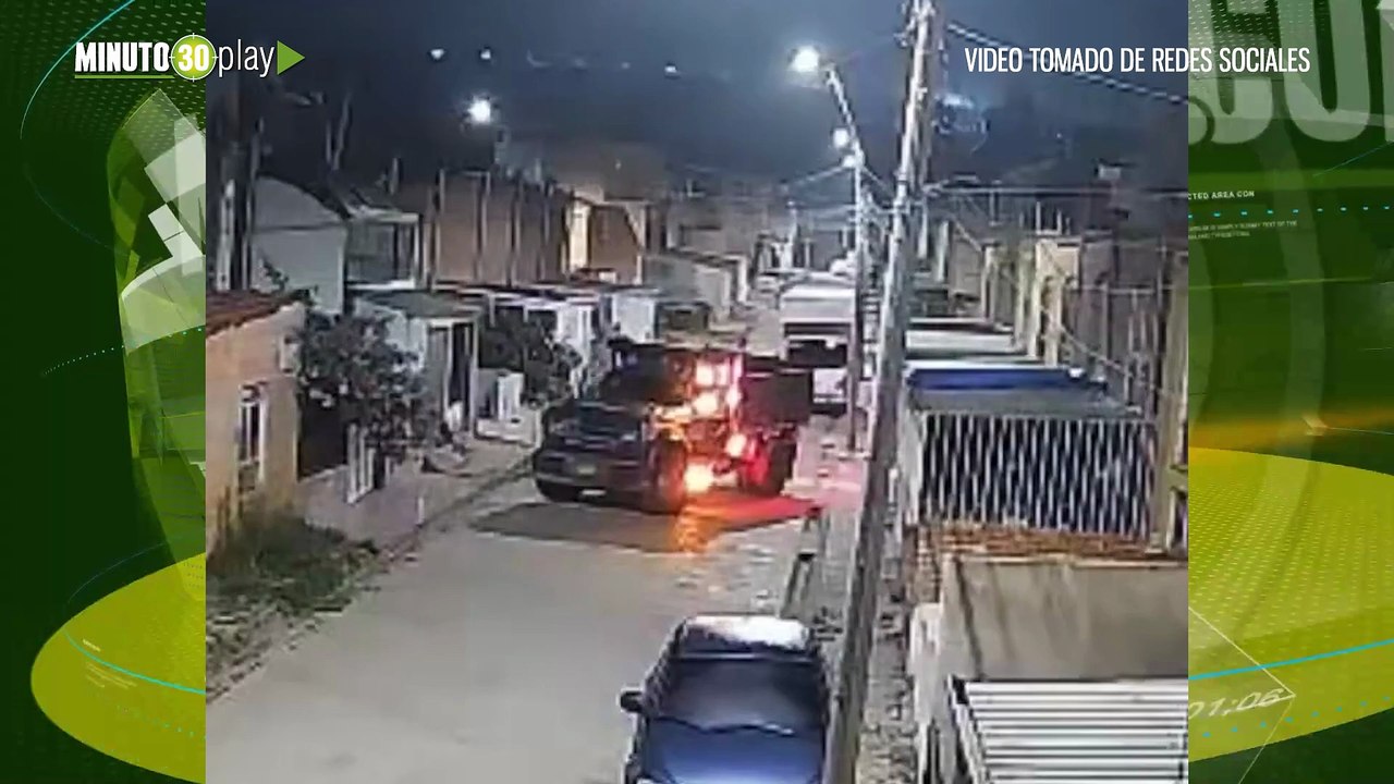 Se conoce video del momento exacto en que abandonaron la volqueta cargada con explosivos en Tunja