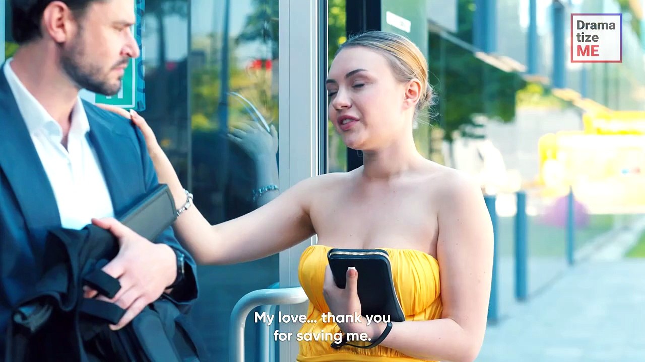 Man Publically Undresses Nasty Girlfriend 