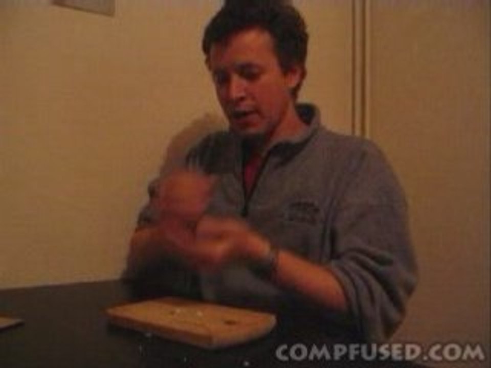 Aprende a pelar huevos duros