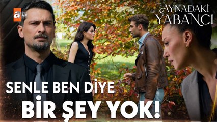 Emirhan ve Mihri, Azra ve Barış'ı gizlice konuşurken basıyor! - Aynadaki Yabancı 6. Bölüm