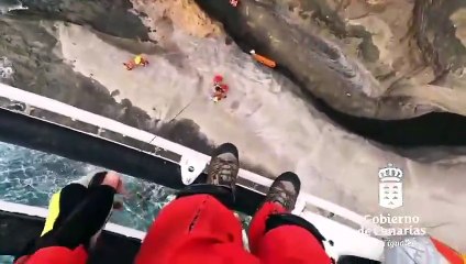 Efectivos  de Bomberos de Tenerife y helicóptero rescatan a una mujer lesionada tras sufrir una caída en Granadilla (Tenerife)