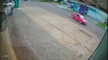 Vídeo mostra carros batendo durante conversão à esquerda