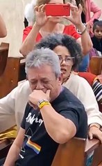 Coral canta 'O Trem Azul' em missa de sétimo dia de Lô Borges