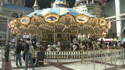 아찔한 롤러코스터 타고 동심으로...놀이공원 '북적' / YTN