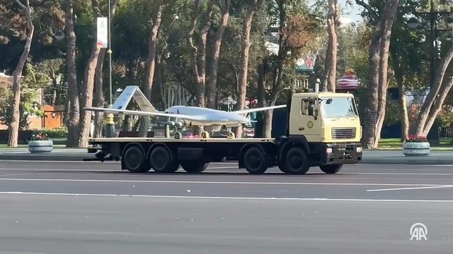 Azerbaycan, Karabağ Zaferi'nin 5. yılını askeri geçit töreniyle kutladı