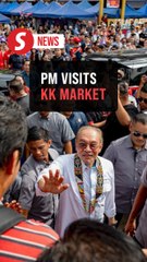 PM mingles with traders, visitors at KK's Gaya Street market