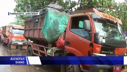 Penampakan Antrean Panjang Truk Sampah di TPA Cikolotok Purwakarta, ini Penyebabnya!