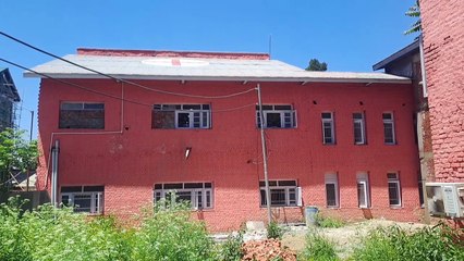 اننت ناگ میڈیکل کالج کے سابق ڈاکٹر کے لاکر سے اے کے 47 برآمد، ملزم حراست میں، جانچ جاری