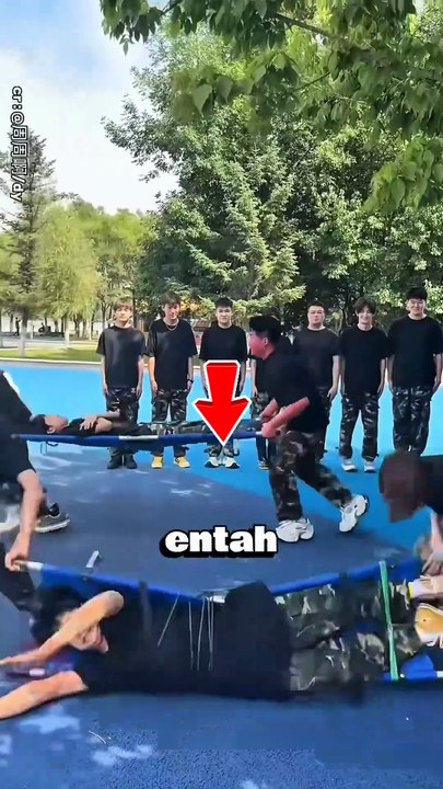 AKSI KOCAK WANITA SAAT PELATIHAN MILITER