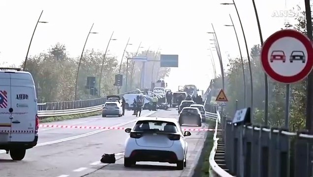 Scontro tra auto sulla tangenziale sud di Bergamo, due morti