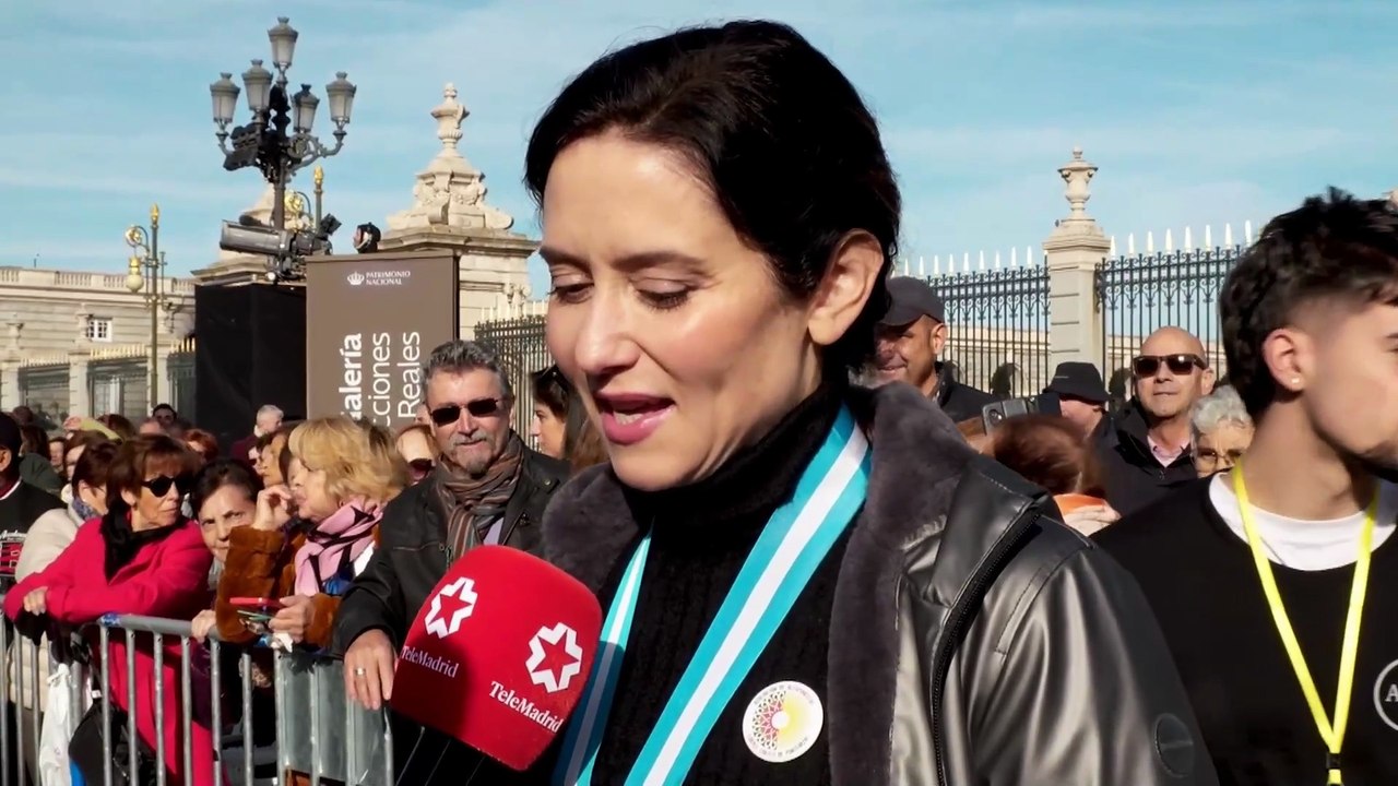 Ayuso se va de La Almudena, indispuesta
