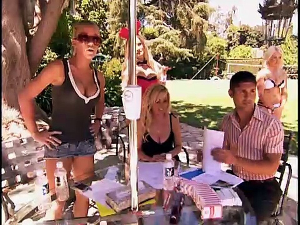 The Girls Next Door S02E14 - Rabbit Season