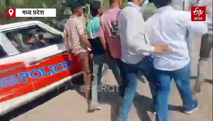 आगर मालवा में आमने सामने बीजेपी नेता, बीच रास्ते बाहें चढ़ा जमकर कटा बवाल, MLA से झूमाझटकी