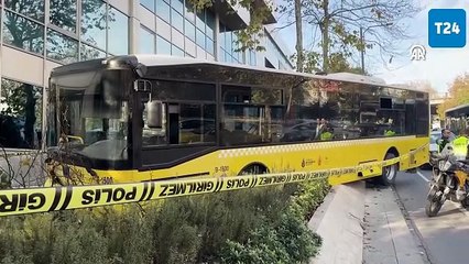 Beşiktaş'ta şoförü kalp krizi geçiren İETT otobüsü kaldırıma çıktı!