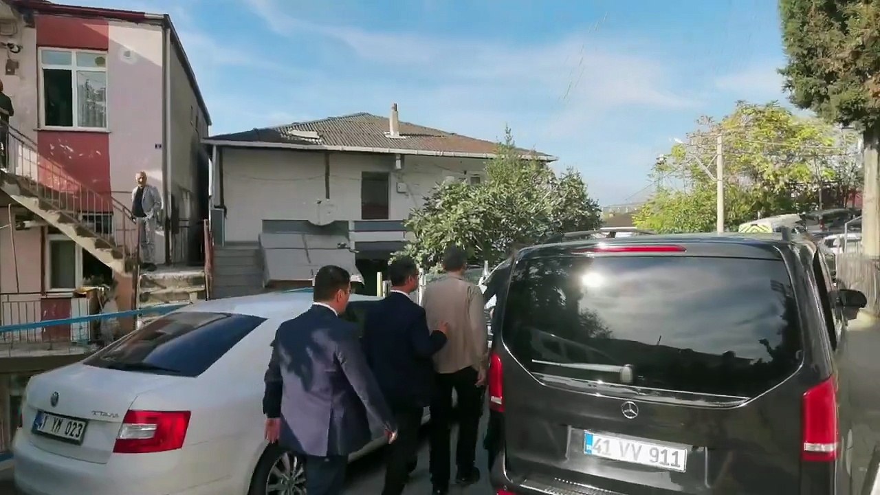 Kocaeli Valisi İlhami Aktaş ve Kocaeli Büyükşehir Belediye Başkanı Tahir Büyükakın, taziye alanından kovuldu