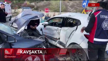 Karabük’te kavşakta otomobiller çarpıştı