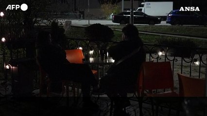 Ucraina al buio, aziende e commercianti di Kiev "sopravvivono" ai blackout