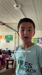 Adıyaman’da görev yapan bir öğretmen, Atatürk fotoğrafına zarar verenlere tepki gösteren öğrencisini Anıtkabir’e götürmüş 🇹🇷