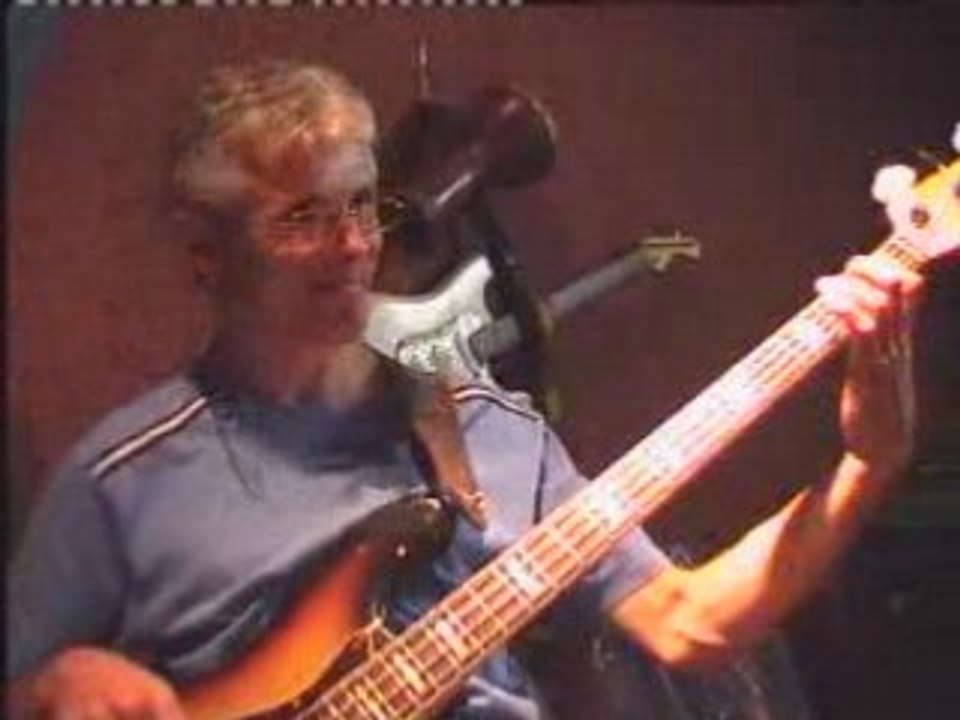 KALYS / Stuck in the middle with you