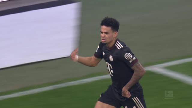 Luis Diaz scores for Bayern from an impossible angle