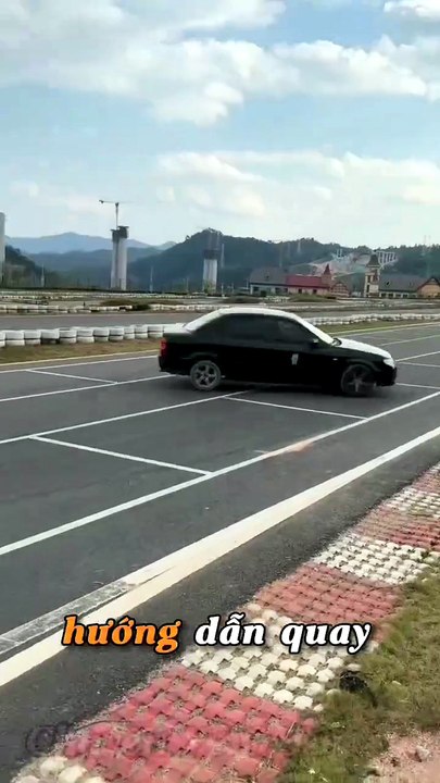 🚨 Kẹt cứng Sài Gòn, bạn DÁM quay đầu 180° trong 3 giây? 😱 Không phải phim hành động – mà là bí kíp AN TOÀN convoy VIP Tổng thống! 🚗💥 👉 Save ngay 3 bước “phản công” giao thông: