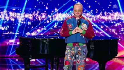 Antoine Délie, finaliste de "The Voice" reçoit une ovation du jury dans "La France a un incroyable talent"