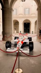 Il ne conduisait pas.Il volait.Il ne gagnait pas.Il marquait l’Histoire.🔥 3 titres de champion du monde🌧️ Maître absolu de la pluie⚔️ Duels légendaires face à Prost🇧🇷 Porte-drapeau d’un peuple entier