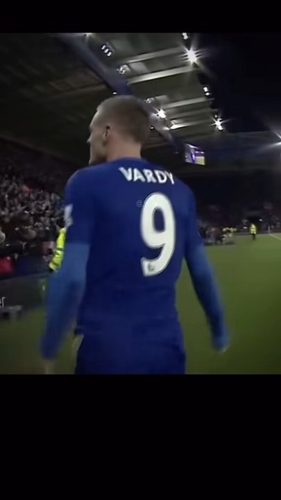 Ils ont fait tomber Chelsea. Arsenal. Manchester. Liverpool. City.Ils ont gratté. Couru. Résisté. Brillé.🔥 Vardy, serial buteur.🎩 Mahrez, magicien.🧱 Kanté, mur invisible.👔 Ranieri, guide miraculeux.Leicester est champion d’Angleterre.