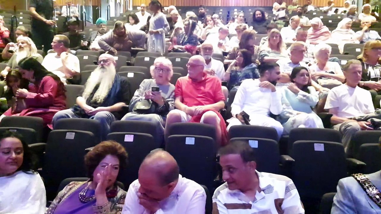 PLEASE TELL US IF YOU KNOW THE PLACE OR HALL?