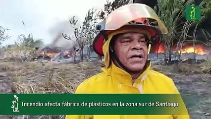 Incendio afecta fábrica de plásticos en la zona sur de Santiago