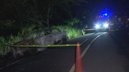 Hallan cuerpo calcinado dentro de un vehículo incendiado en Pedregal