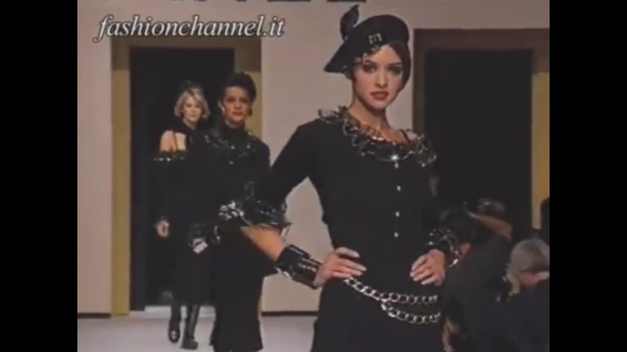 CHANEL Autumn/Winter 1992 1993 Paris