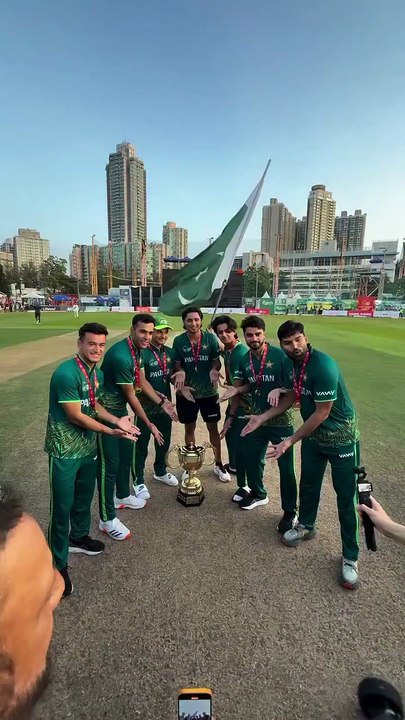 Pakistan cricket team celebrating cup