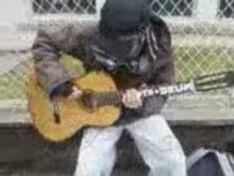 michel a la guitar