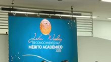 ALUMNOS RECIBEN EL PREMIO JOHN WESLEY