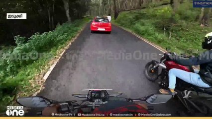 വട്ടവടയിൽ കാർ യാത്രികന്റെ സാഹസിക യാത്ര; ശരീരത്തിന്റെ പകുതിയും കാറിന് പുറത്ത്