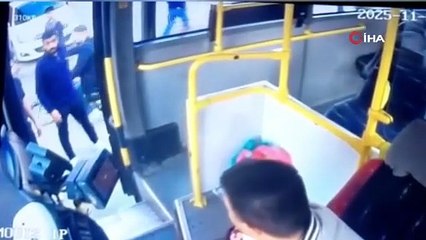 Yolcu ile tartışan halk otobüsü şoförüne meydan dayağı