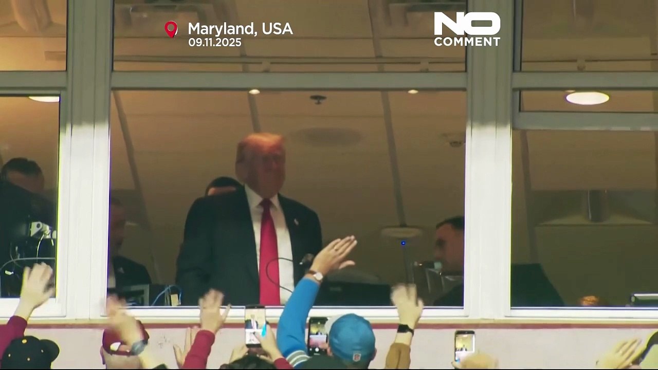EUA: Donald Trump aplaudido e vaiado em jogo da NFL
