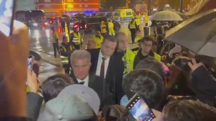 Baño de masas de Laporta tras el Celta vs FC Barcelona