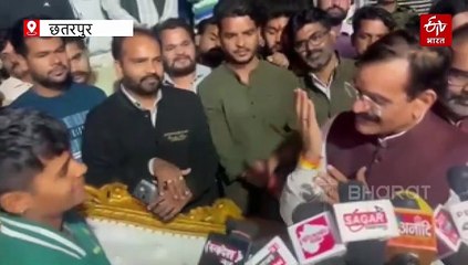 क्रांति गौड़ पर पुष्पवर्षा, पूरे गांव में बंटे लट्टू, आधी रात तक जश्न, सांसद VD शर्मा भी पहुंचे